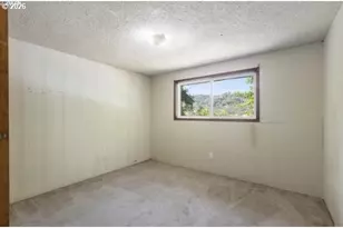 4545 Ridenour St, Roseburg, OR 97470 - Photo 5