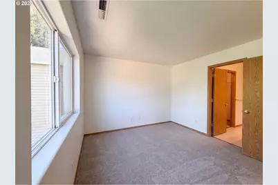 773 NW Forest Creek Dr, Hillsboro, OR 97124 - Photo 7