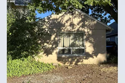 1547 SE Pine St, Roseburg, OR 97470 - Photo 3