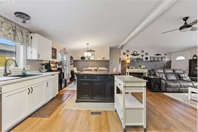 1377 SW Louise Dr, McMinnville, OR 97128 - Photo 11