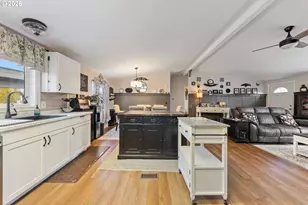 1377 SW Louise Dr, McMinnville, OR 97128 - Photo 11