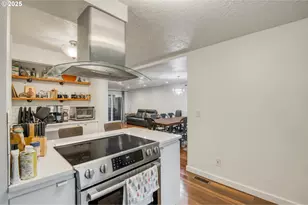 6196 SW Capitol Hwy, Portland, OR 97239 - Photo 9