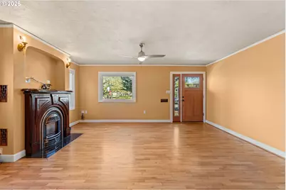 810 E 20th Ave, Eugene, OR 97405 - Photo 7