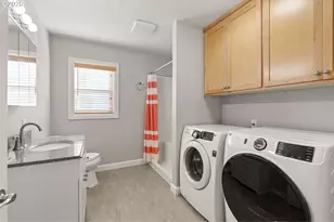 810 E 20th Ave, Eugene, OR 97405 - Photo 27