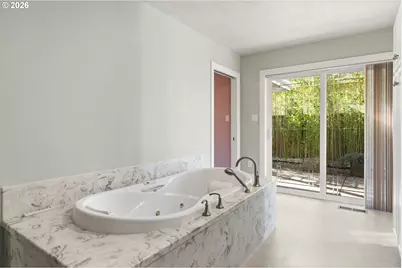 810 E 20th Ave, Eugene, OR 97405 - Photo 23