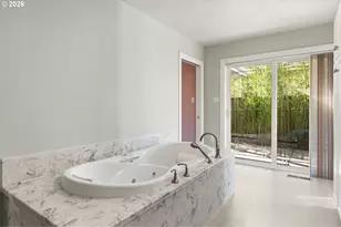 810 E 20th Ave, Eugene, OR 97405 - Photo 23