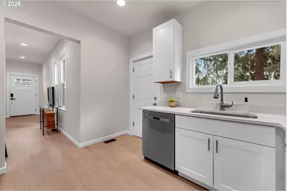 722 NE Skidmore St, Portland, OR 97211 - Photo 13