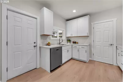 722 NE Skidmore St, Portland, OR 97211 - Photo 9