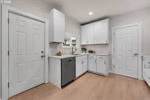 722 NE Skidmore St, Portland, OR 97211 - Photo 9