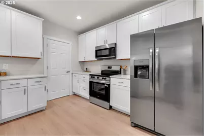 722 NE Skidmore St, Portland, OR 97211 - Photo 11