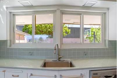 12640 NE Rose Pkwy, Portland, OR 97230 - Photo 25