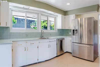 12640 NE Rose Pkwy, Portland, OR 97230 - Photo 17