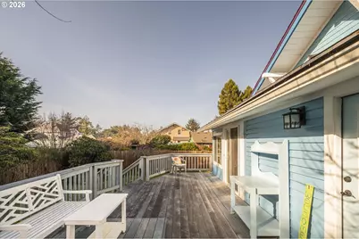 830 Division St SE, Bandon, OR 97411 - Photo 7