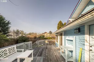 830 Division St SE, Bandon, OR 97411 - Photo 7