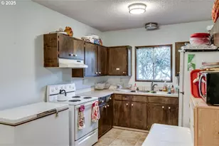 2150 Laura St, Springfield, OR 97477 - Photo 37