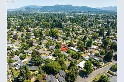243 Dartmoor Dr, Eugene, OR 97401 - Photo 43