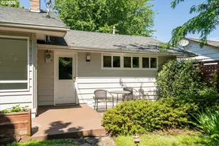 243 Dartmoor Dr, Eugene, OR 97401 - Photo 25