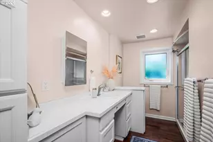 243 Dartmoor Dr, Eugene, OR 97401 - Photo 17