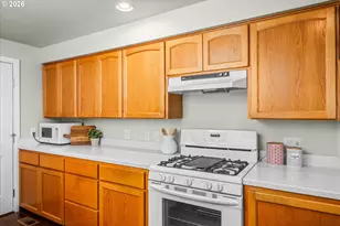 243 Dartmoor Dr, Eugene, OR 97401 - Photo 9