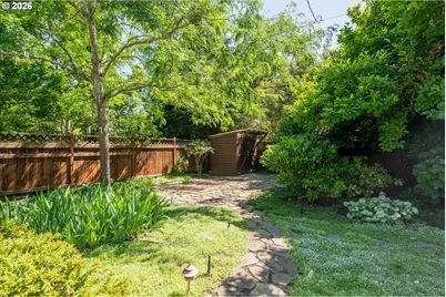 243 Dartmoor Dr, Eugene, OR 97401 - Photo 31