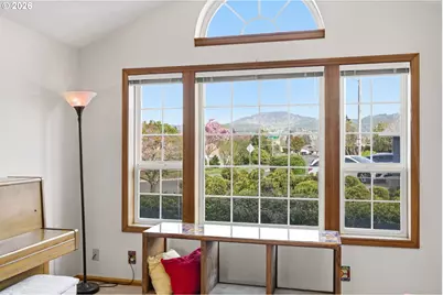 2277 Bonnie Ln, Springfield, OR 97477 - Photo 7