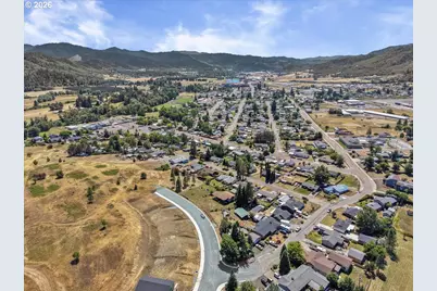 946 E 4th Ave, Riddle, OR 97469 - Photo 25