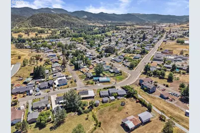 946 E 4th Ave, Riddle, OR 97469 - Photo 23