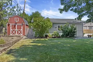 946 E 4th Ave, Riddle, OR 97469 - Photo 7