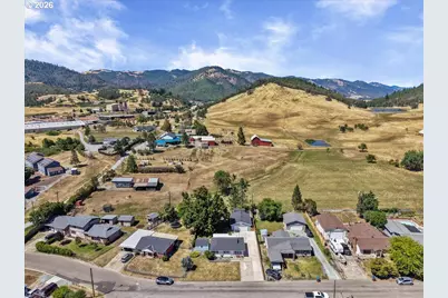 946 E 4th Ave, Riddle, OR 97469 - Photo 27