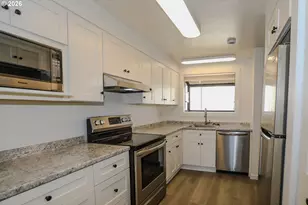 28 NW Mountain View Dr, Roseburg, OR 97471 - Photo 9