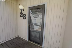 28 NW Mountain View Dr, Roseburg, OR 97471 - Photo 3