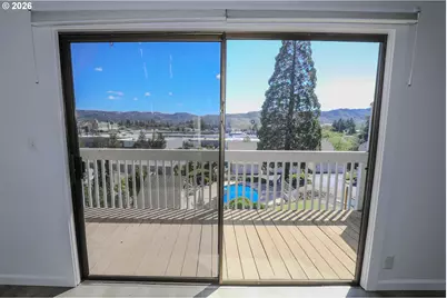 28 NW Mountain View Dr, Roseburg, OR 97471 - Photo 15