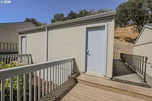 28 NW Mountain View Dr, Roseburg, OR 97471 - Photo 37
