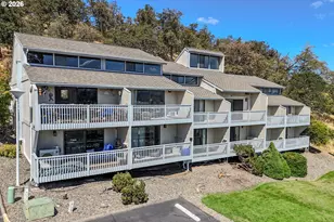 28 NW Mountain View Dr, Roseburg, OR 97471 - Photo 1