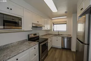 28 NW Mountain View Dr, Roseburg, OR 97471 - Photo 11