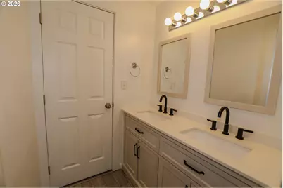 28 NW Mountain View Dr, Roseburg, OR 97471 - Photo 29