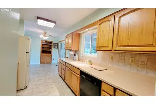 2965 S Myrtle Rd, Myrtle Creek, OR 97457 - Photo 13