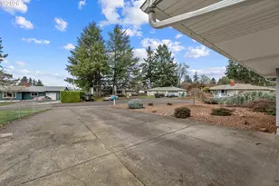 18030 SE Pershing Ct, Portland, OR 97236 - Photo 5