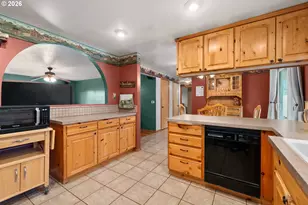 18030 SE Pershing Ct, Portland, OR 97236 - Photo 17