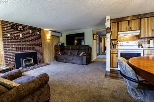 1903 17th St, Florence, OR 97439 - Photo 5