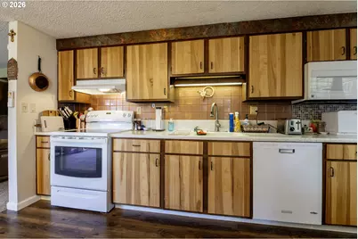 1903 17th St, Florence, OR 97439 - Photo 7