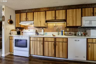 1903 17th St, Florence, OR 97439 - Photo 7