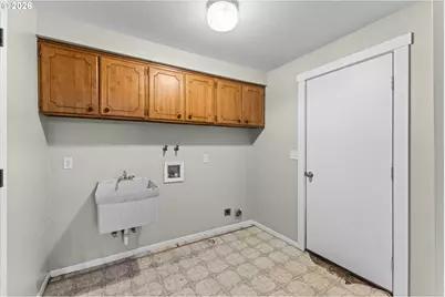 3680 Pine St, North Bend, OR 97459 - Photo 15