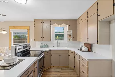 1520 N Maple St, Canby, OR 97013 - Photo 13