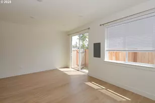 2385 SE 135th Ave, Portland, OR 97233 - Photo 7