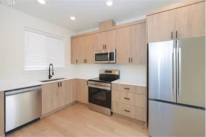 2385 SE 135th Ave #8, Portland, OR 97233 - Photo 5