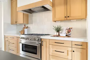 8125 SW Westgate Way, Portland, OR 97225 - Photo 9