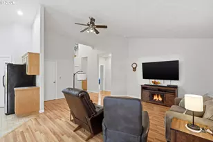 2331 NW Fendle Way, McMinnville, OR 97128 - Photo 9