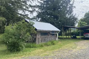 38102 Queens Rd, Marcola, OR 97454 - Photo 9