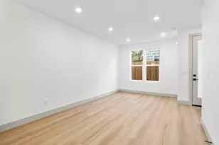 1247 SW Hume Ct, Portland, OR 97219 - Photo 3